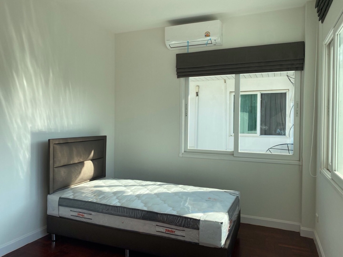 บ้านมีนบุรี-ร่มเกล้า : บ้านเดี่ยว2ชั้นให้เช่าหมู่บ้านเพอเฟครามคำแหง164  พื้นที่84.4ตารางวา 4ห้องนอน3ห้องน้ำ บ้านพร้อมอยู่พร้อมเฟอร์นิเจอร์ แอร์7ตัว ราคาเช่า 62,000 บาทต่อเดือน ค่าเช่า2ปี ราคา60,000บาท