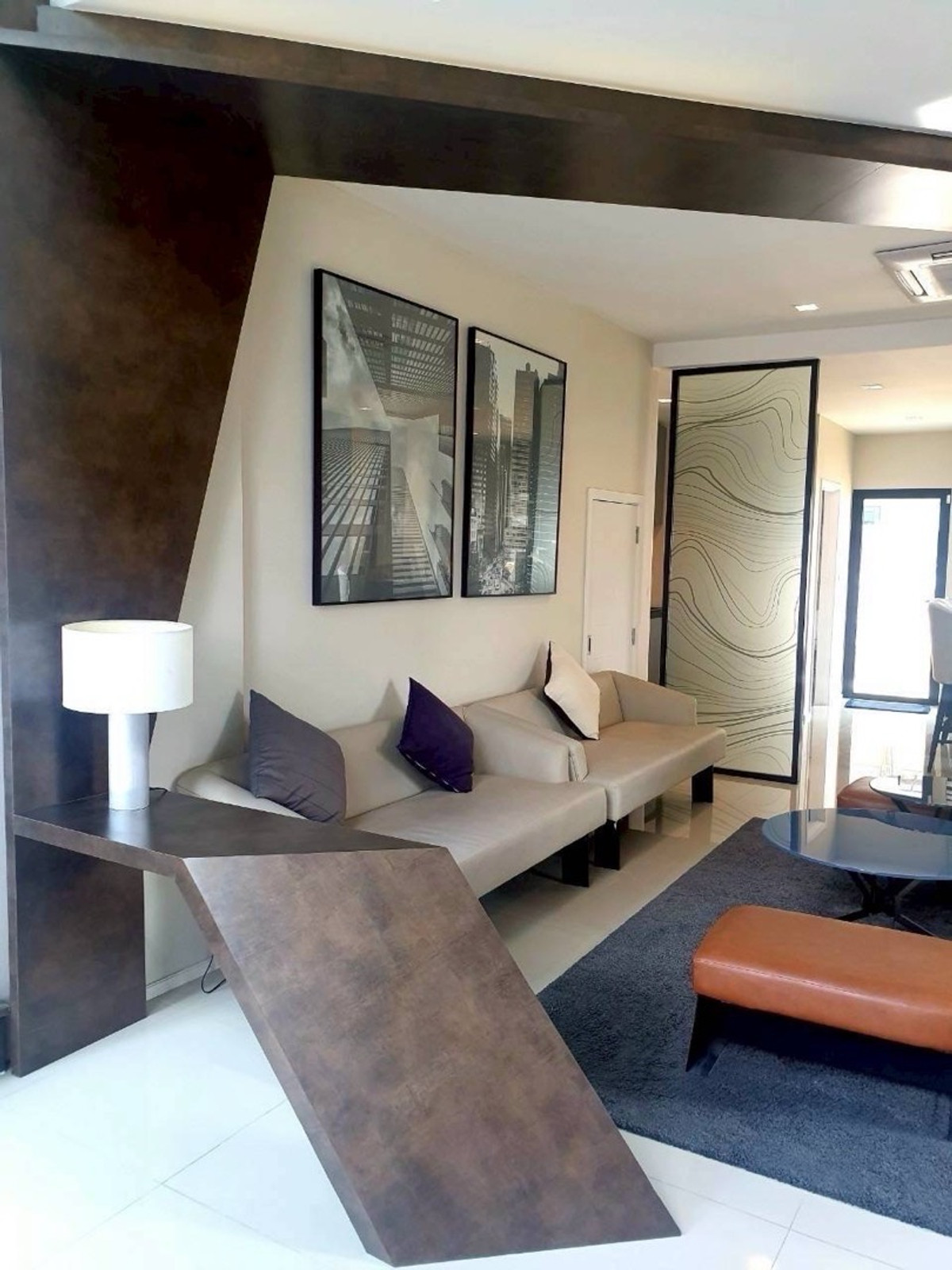 ให้เช่าโฮมออฟฟิศบางนา แบริ่ง ลาซาล : #โฮมออฟฟิต แคสเคด บางนา ให้เช่า ห้องมุม 4 ชั้น ตกแต่งสวยพร้อมใช้งาน 
:
➡️ติดถนนบางนาตราด กม. 5 เดินทางสะดวกใกล้ทางด่วน ใกล้แหล่งช็อปปิ้ง