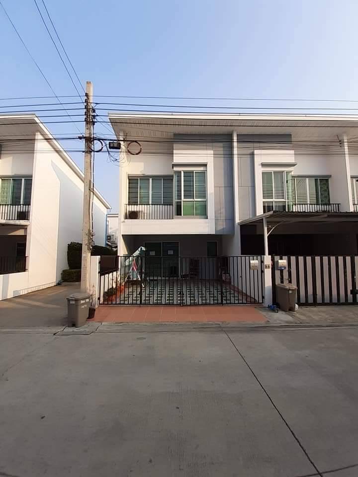 For SaleTownhomeNawamin, Ramindra : Don't wait! This corner townhome is fully rented year-round! Earn at least 125,000 THB annually. For sale: Bless Ville Ramintra 117 Townhome, near Bang Chan BTS Station (Pink Line), only 900 m away.*