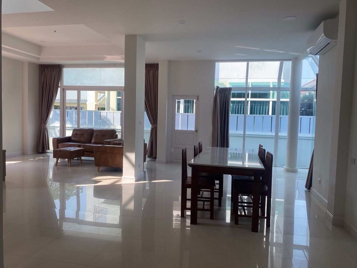 บ้านมีนบุรี-ร่มเกล้า : บ้านเดี่ยว2ชั้นให้เช่าหมู่บ้านเพอเฟครามคำแหง164  พื้นที่84.4ตารางวา 4ห้องนอน3ห้องน้ำ บ้านพร้อมอยู่พร้อมเฟอร์นิเจอร์ แอร์7ตัว ราคาเช่า 62,000 บาทต่อเดือน ค่าเช่า2ปี ราคา60,000บาท