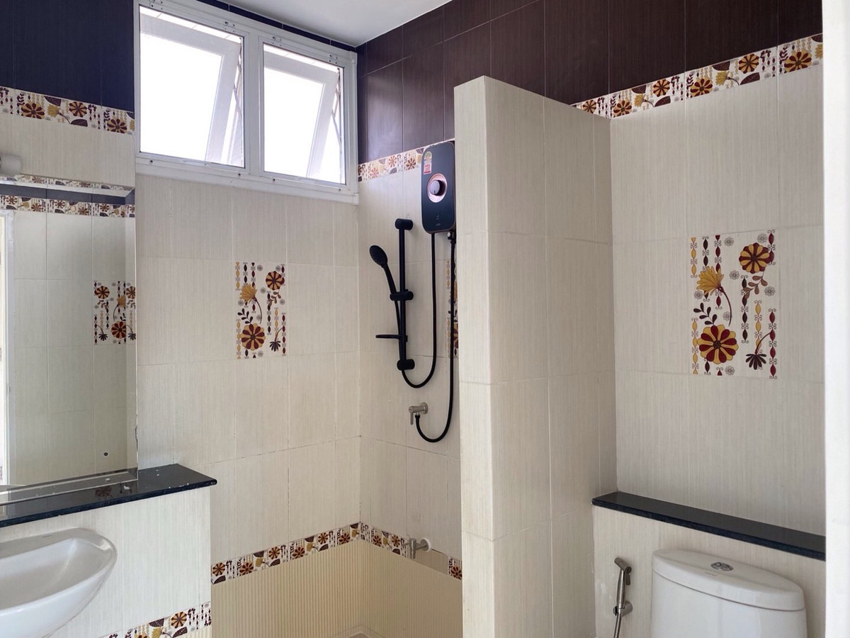 บ้านมีนบุรี-ร่มเกล้า : บ้านเดี่ยว2ชั้นให้เช่าหมู่บ้านเพอเฟครามคำแหง164  พื้นที่84.4ตารางวา 4ห้องนอน3ห้องน้ำ บ้านพร้อมอยู่พร้อมเฟอร์นิเจอร์ แอร์7ตัว ราคาเช่า 62,000 บาทต่อเดือน ค่าเช่า2ปี ราคา60,000บาท