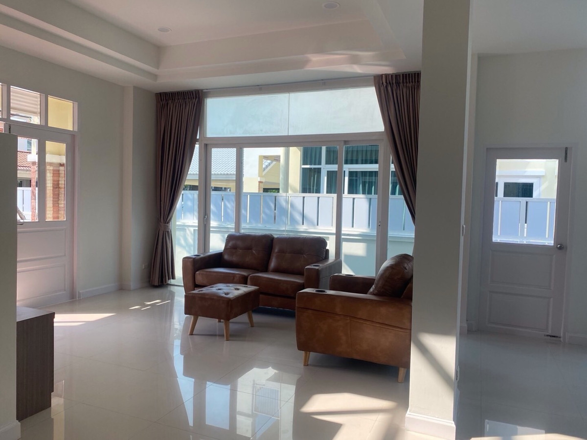 บ้านมีนบุรี-ร่มเกล้า : บ้านเดี่ยว2ชั้นให้เช่าหมู่บ้านเพอเฟครามคำแหง164  พื้นที่84.4ตารางวา 4ห้องนอน3ห้องน้ำ บ้านพร้อมอยู่พร้อมเฟอร์นิเจอร์ แอร์7ตัว ราคาเช่า 62,000 บาทต่อเดือน ค่าเช่า2ปี ราคา60,000บาท