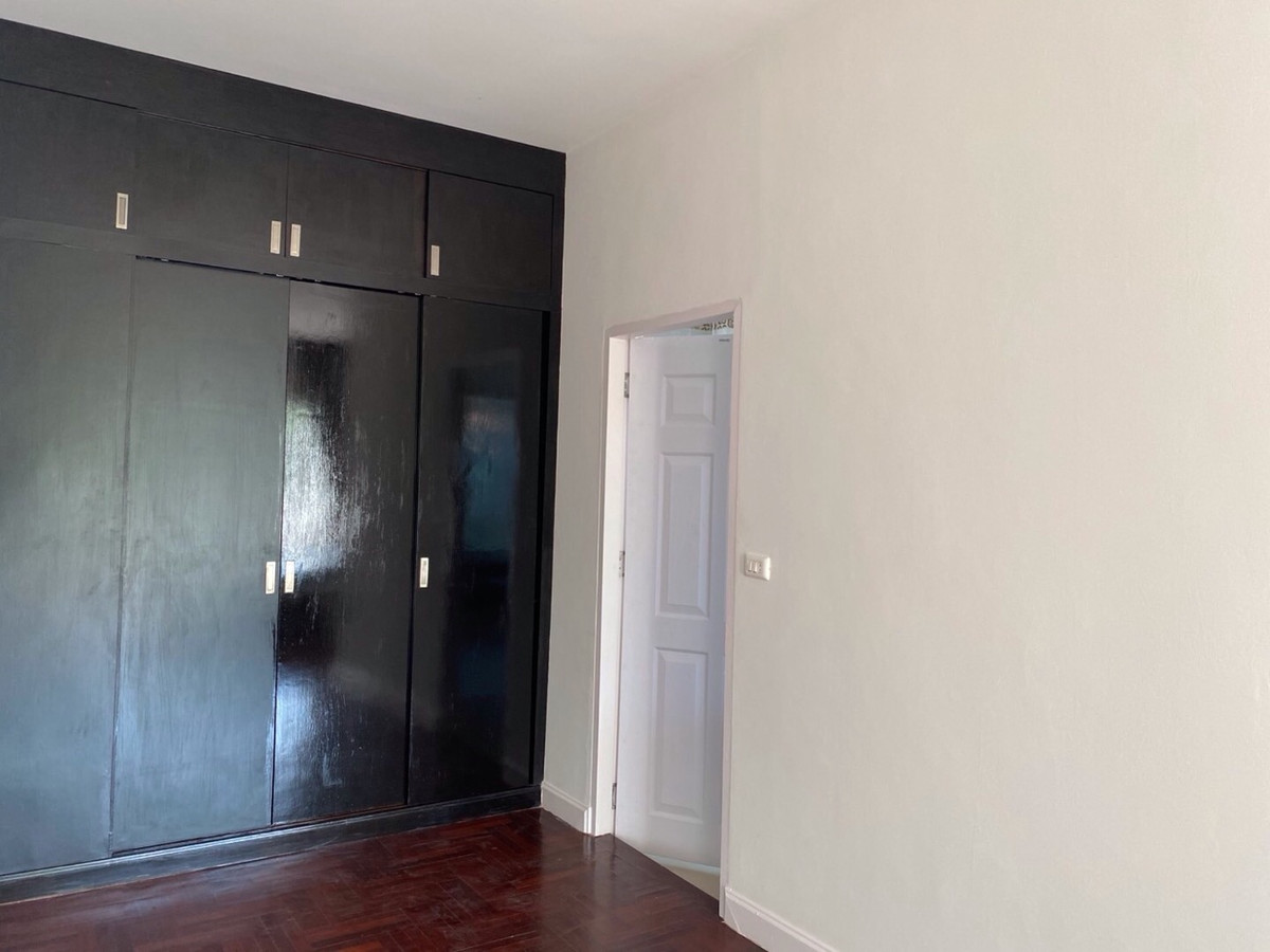 บ้านมีนบุรี-ร่มเกล้า : บ้านเดี่ยว2ชั้นให้เช่าหมู่บ้านเพอเฟครามคำแหง164  พื้นที่84.4ตารางวา 4ห้องนอน3ห้องน้ำ บ้านพร้อมอยู่พร้อมเฟอร์นิเจอร์ แอร์7ตัว ราคาเช่า 62,000 บาทต่อเดือน ค่าเช่า2ปี ราคา60,000บาท