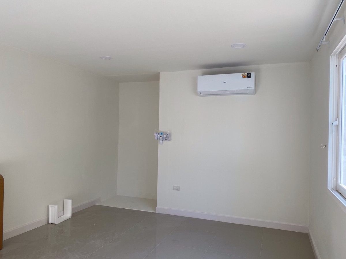 บ้านมีนบุรี-ร่มเกล้า : บ้านเดี่ยว2ชั้นให้เช่าหมู่บ้านเพอเฟครามคำแหง164  พื้นที่84.4ตารางวา 4ห้องนอน3ห้องน้ำ บ้านพร้อมอยู่พร้อมเฟอร์นิเจอร์ แอร์7ตัว ราคาเช่า 62,000 บาทต่อเดือน ค่าเช่า2ปี ราคา60,000บาท