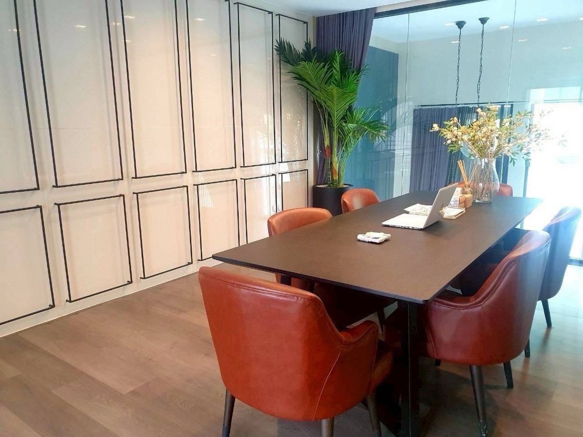 ให้เช่าโฮมออฟฟิศบางนา แบริ่ง ลาซาล : #โฮมออฟฟิต แคสเคด บางนา ให้เช่า ห้องมุม 4 ชั้น ตกแต่งสวยพร้อมใช้งาน 
:
➡️ติดถนนบางนาตราด กม. 5 เดินทางสะดวกใกล้ทางด่วน ใกล้แหล่งช็อปปิ้ง