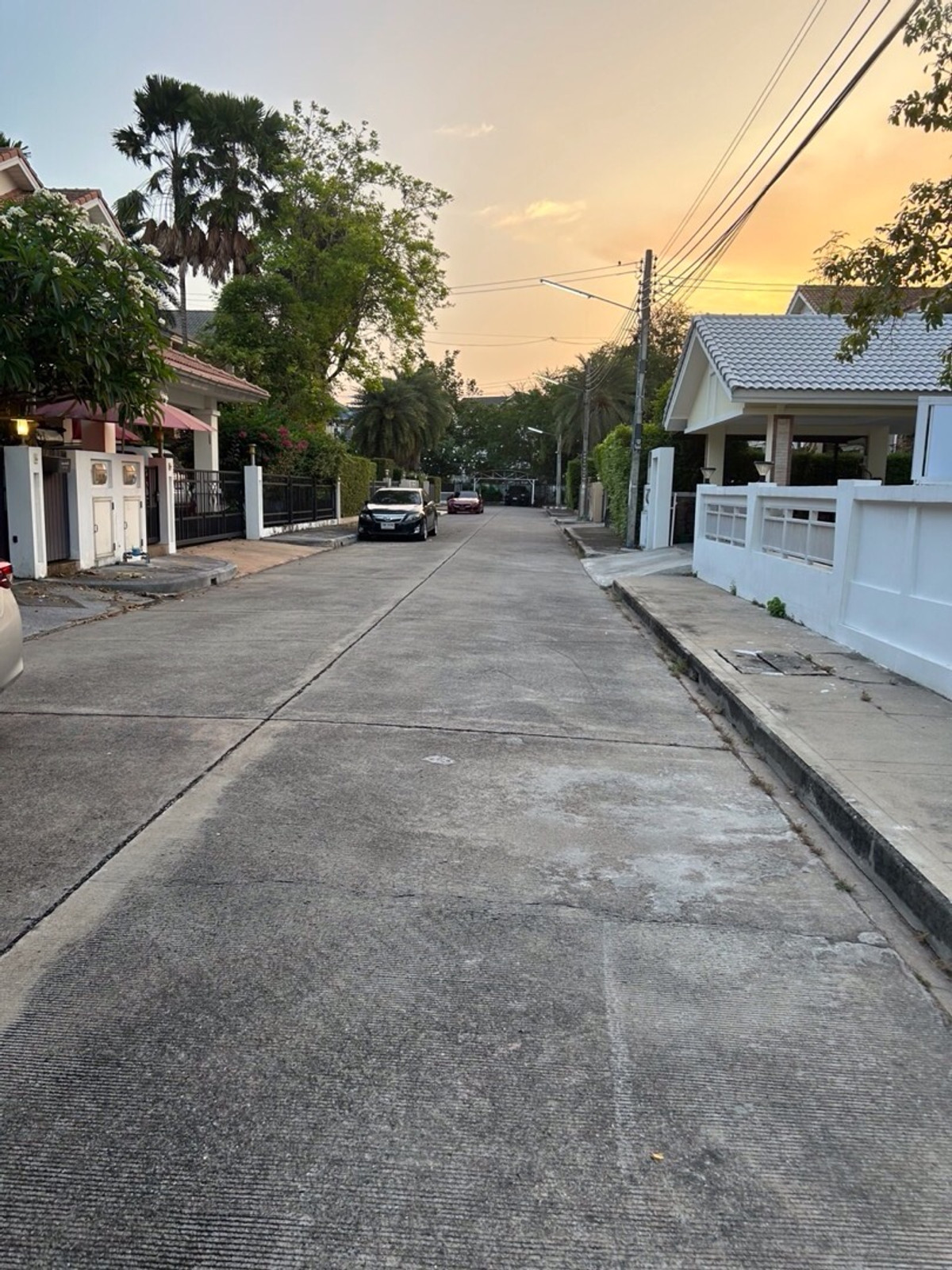 บ้านมีนบุรี-ร่มเกล้า : บ้านเดี่ยว2ชั้นให้เช่าหมู่บ้านเพอเฟครามคำแหง164  พื้นที่84.4ตารางวา 4ห้องนอน3ห้องน้ำ บ้านพร้อมอยู่พร้อมเฟอร์นิเจอร์ แอร์7ตัว ราคาเช่า 62,000 บาทต่อเดือน ค่าเช่า2ปี ราคา60,000บาท