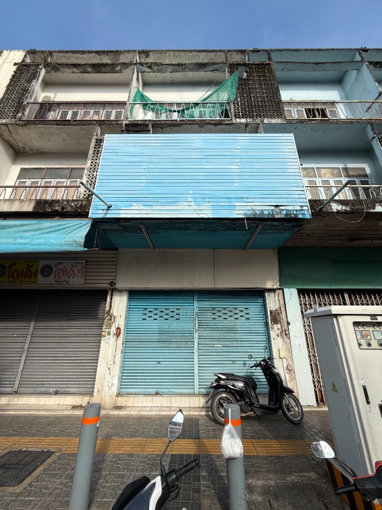 For SaleShop HouseUdon Thani : 🔥Urgent sale, land🔥 with building, 220 square meters, on the road, located at the Prachak Udon Fountain Intersection, in the heart of Udon Thani Province.