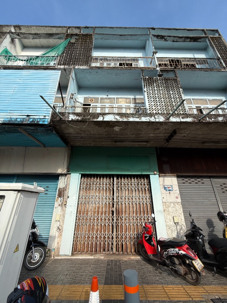 For SaleShop HouseUdon Thani : 🔥Urgent sale, land🔥 with building, 220 square meters, on the road, located at the Prachak Udon Fountain Intersection, in the heart of Udon Thani Province.