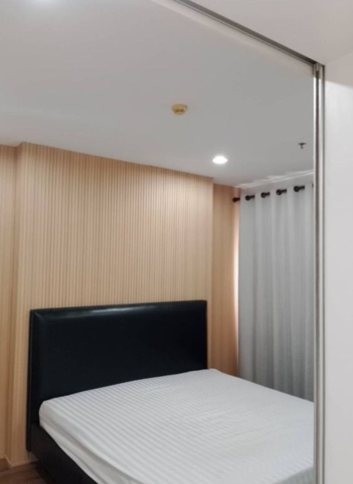 ให้เช่าคอนโดวงเวียนใหญ่ เจริญนคร : ให้เช่า Q House Sathorn ชั้น22