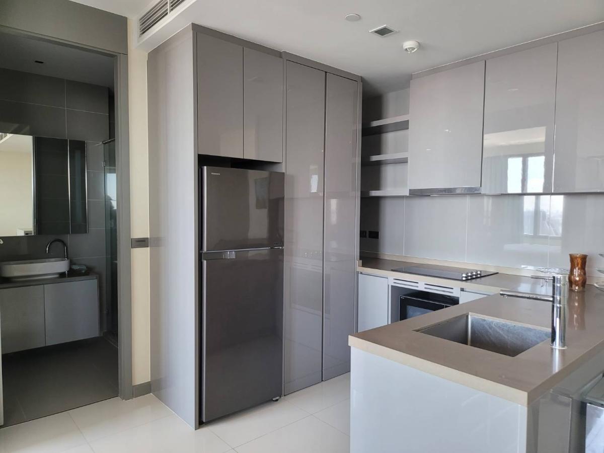 ขายคอนโดสีลม ศาลาแดง บางรัก : 03/04/2026, รวมค่าโอนห้องใหญ่ใจกลางสีลม 2 นอน 2 น้ำ พร้อมอยู่! 
ใกล้ BTS Chong Nonsi และแหล่งไลฟ์สไตล์สุดฮิต! 0642748883