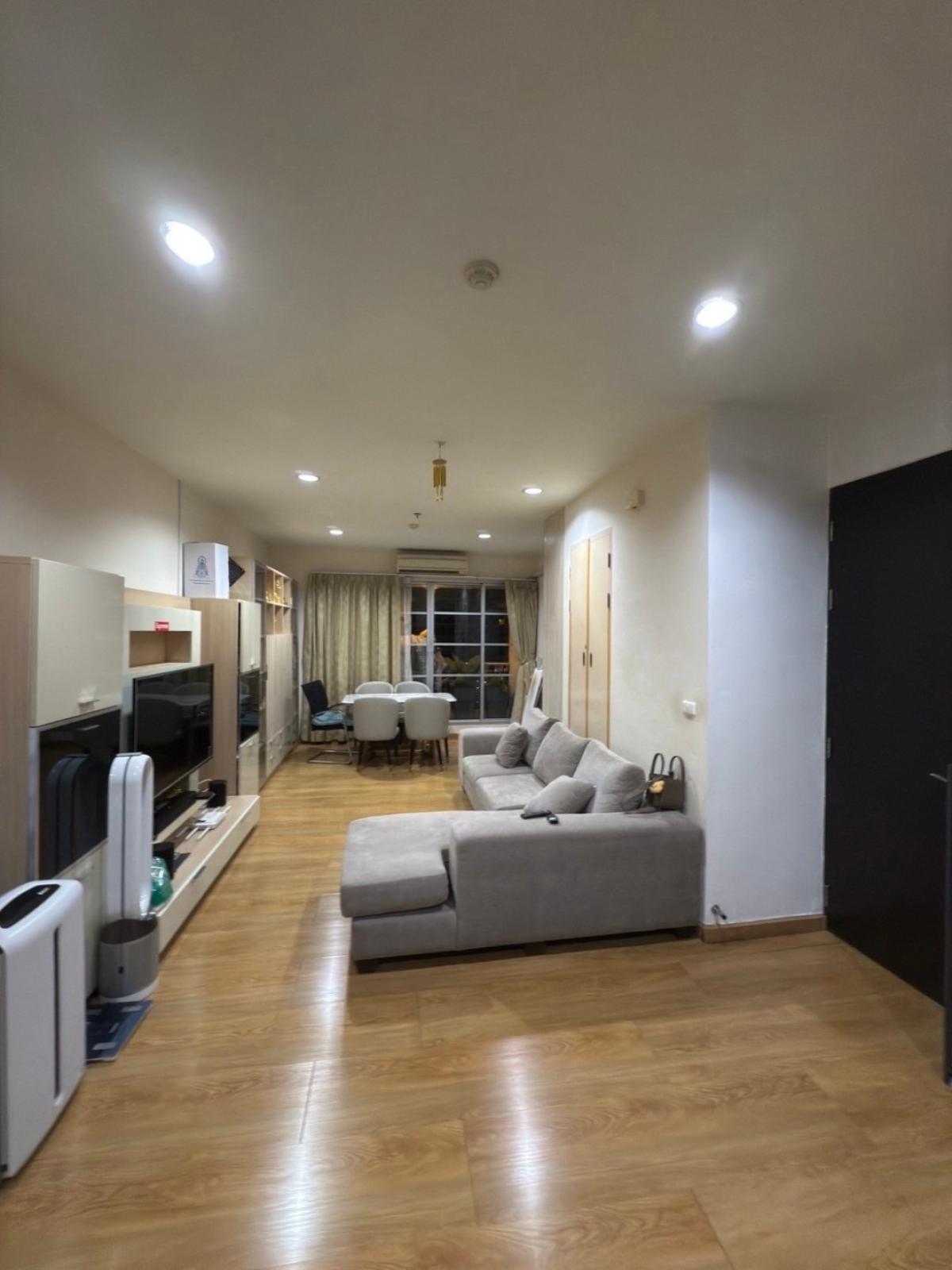 For SaleCondoRatchathewi,Phayathai : 03/04/2026, Luxury in the heart of Ratchathewi!
2-bedroom condo with a swimming pool near BTS/MRT! 0642748883