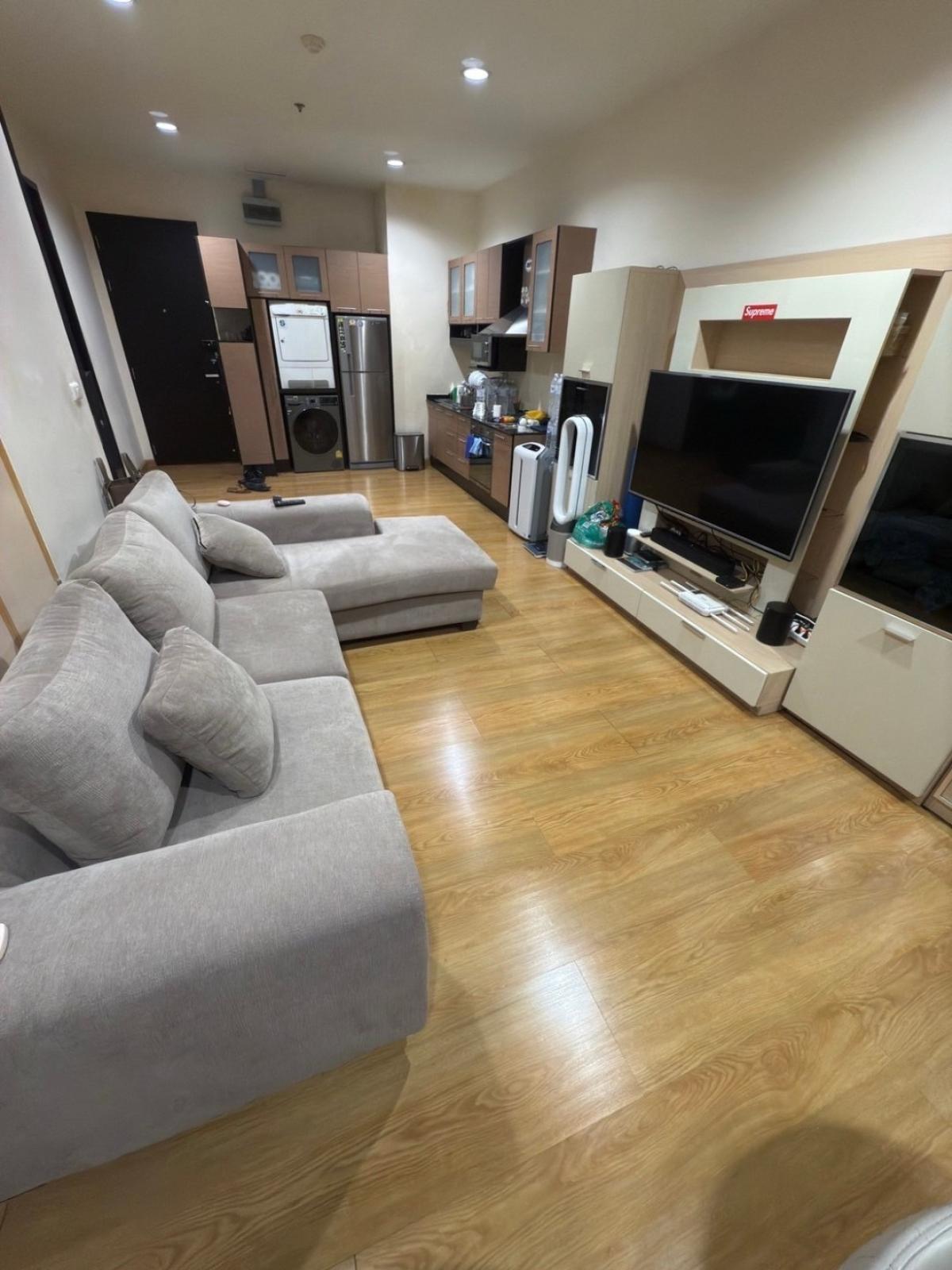 For SaleCondoRatchathewi,Phayathai : 03/04/2026, Luxury in the heart of Ratchathewi!
2-bedroom condo with a swimming pool near BTS/MRT! 0642748883