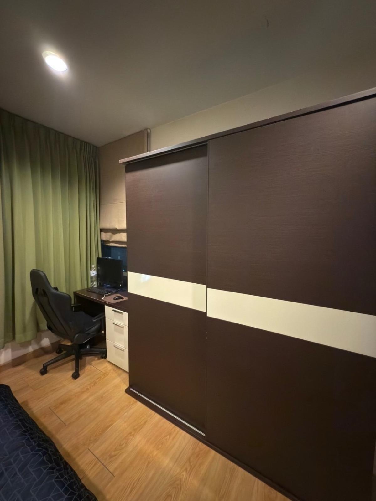 For SaleCondoRatchathewi,Phayathai : 03/04/2026, Luxury in the heart of Ratchathewi!
2-bedroom condo with a swimming pool near BTS/MRT! 0642748883