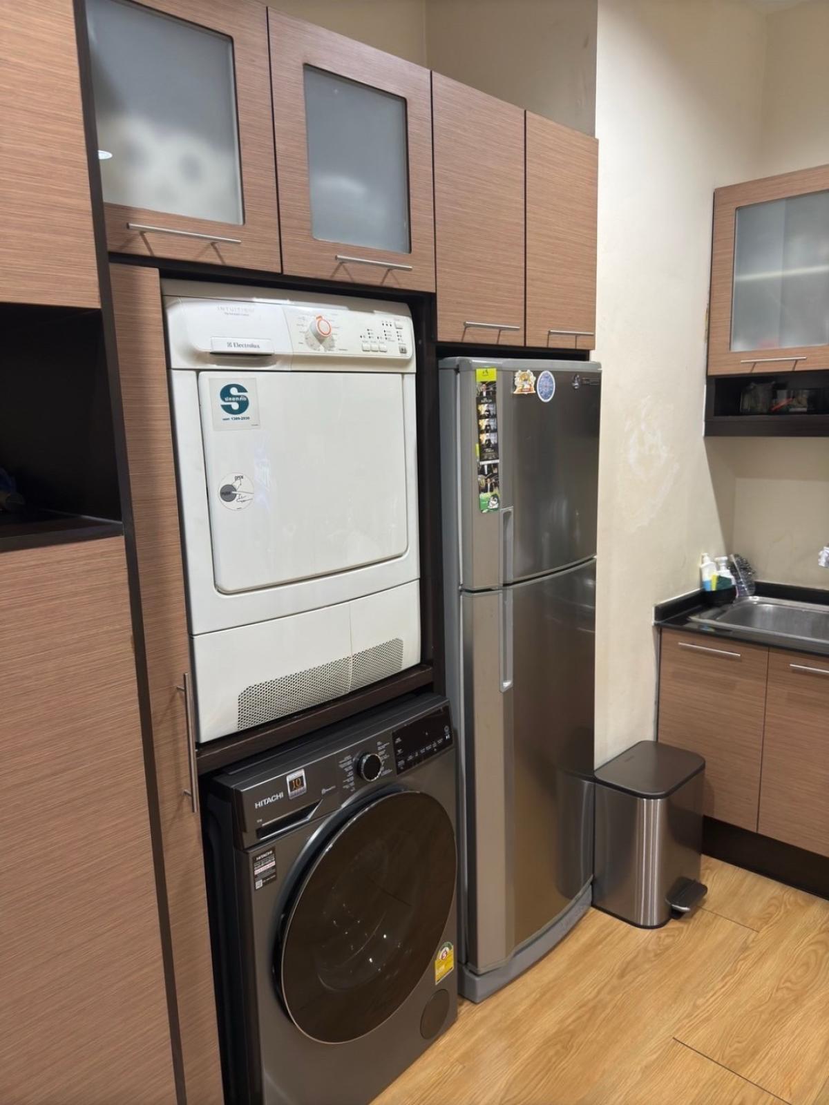 For SaleCondoRatchathewi,Phayathai : 03/04/2026, Luxury in the heart of Ratchathewi!
2-bedroom condo with a swimming pool near BTS/MRT! 0642748883