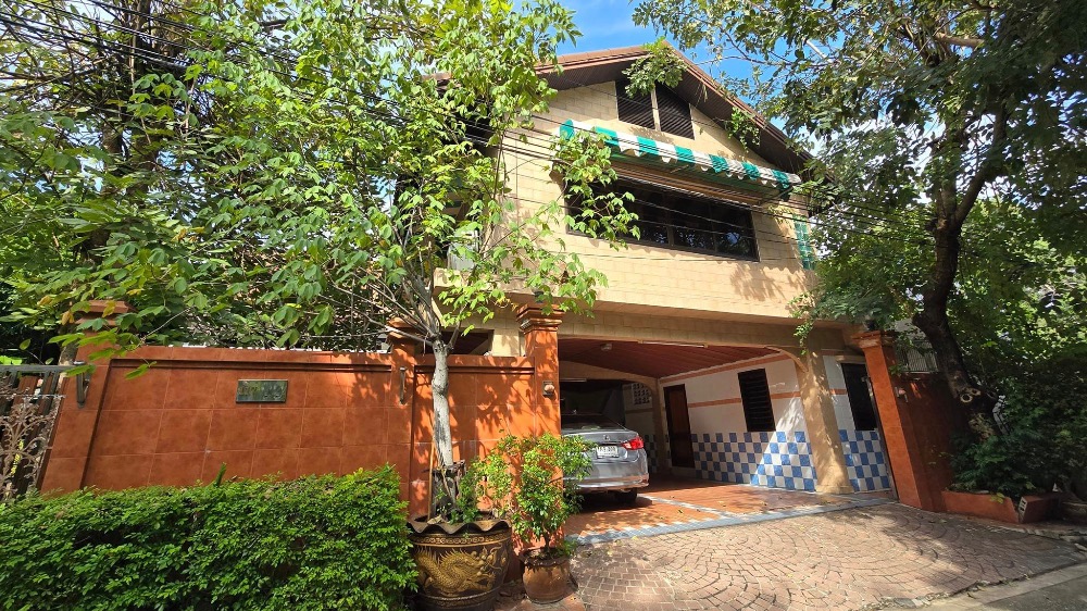 For SaleHousePattanakan, Srinakarin : For sale: 2-storey detached house, Panya Village Pattanakarn, Soi Pattanakarn 30, corner house