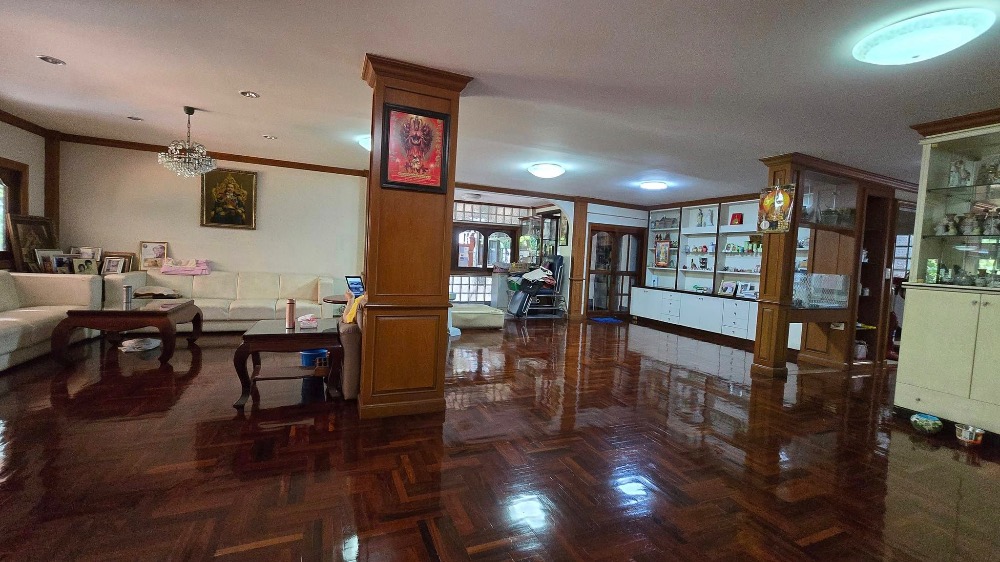 For SaleHousePattanakan, Srinakarin : For sale: 2-storey detached house, Panya Village Pattanakarn, Soi Pattanakarn 30, corner house