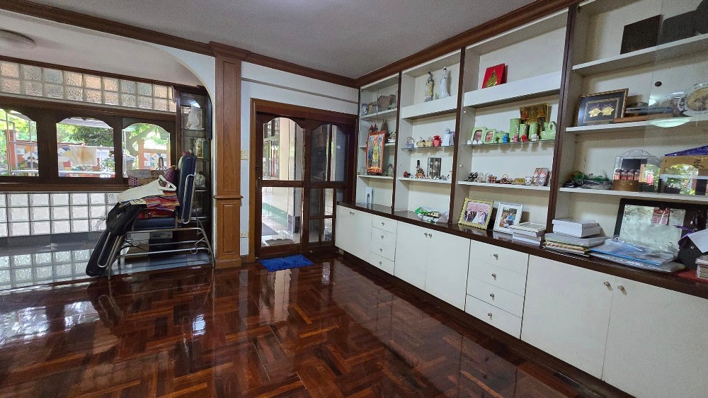 For SaleHousePattanakan, Srinakarin : For sale: 2-storey detached house, Panya Village Pattanakarn, Soi Pattanakarn 30, corner house