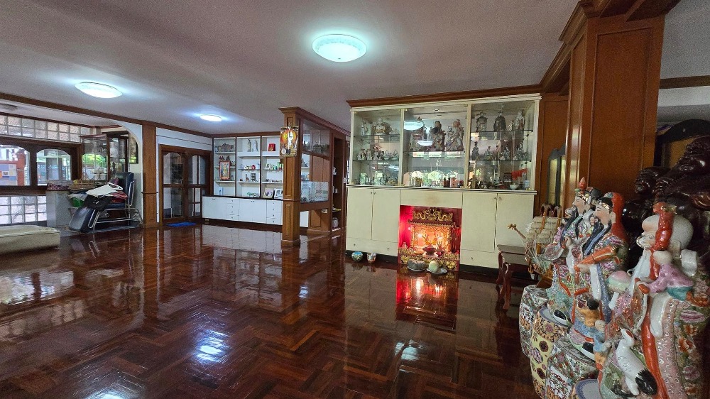 For SaleHousePattanakan, Srinakarin : For sale: 2-storey detached house, Panya Village Pattanakarn, Soi Pattanakarn 30, corner house