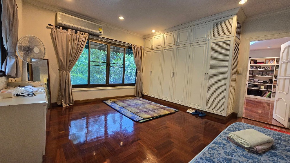 For SaleHousePattanakan, Srinakarin : For sale: 2-storey detached house, Panya Village Pattanakarn, Soi Pattanakarn 30, corner house