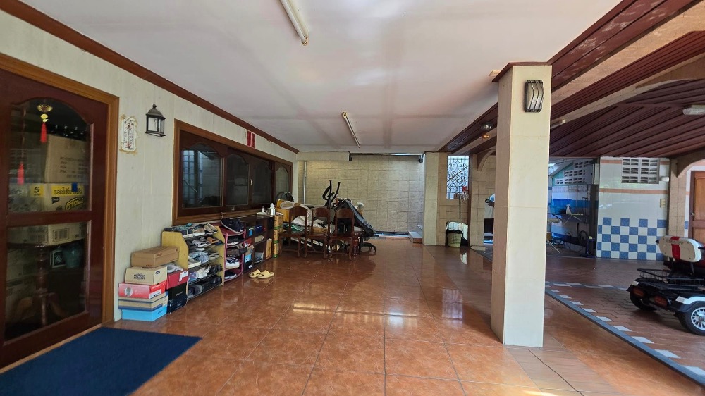 For SaleHousePattanakan, Srinakarin : For sale: 2-storey detached house, Panya Village Pattanakarn, Soi Pattanakarn 30, corner house