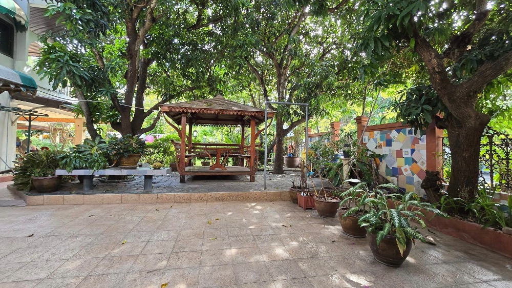 For SaleHousePattanakan, Srinakarin : For sale: 2-storey detached house, Panya Village Pattanakarn, Soi Pattanakarn 30, corner house