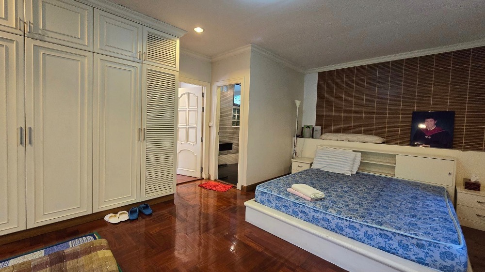 For SaleHousePattanakan, Srinakarin : For sale: 2-storey detached house, Panya Village Pattanakarn, Soi Pattanakarn 30, corner house