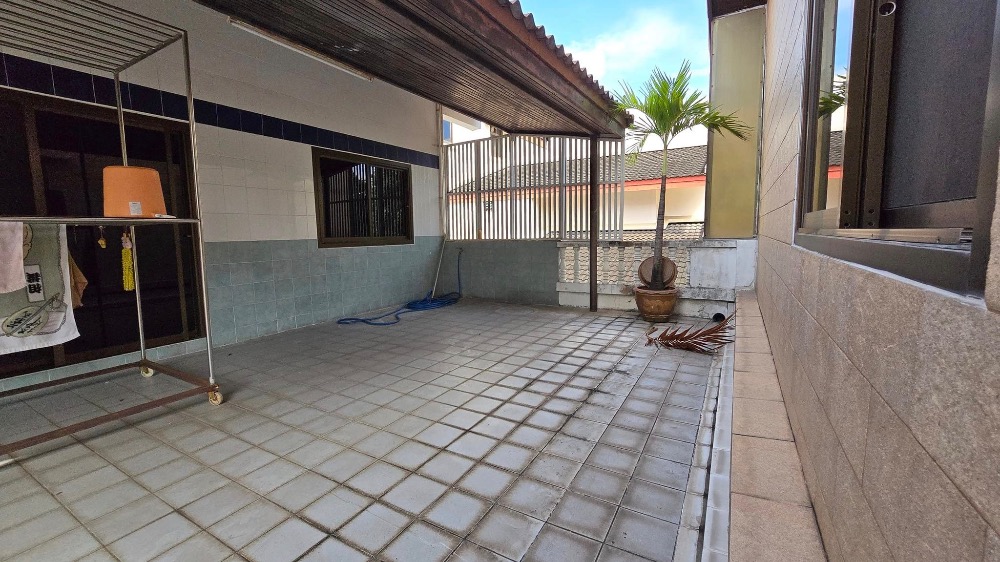 For SaleHousePattanakan, Srinakarin : For sale: 2-storey detached house, Panya Village Pattanakarn, Soi Pattanakarn 30, corner house