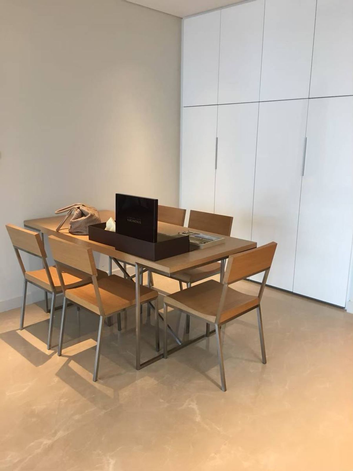 For RentCondoWitthayu, Chidlom, Langsuan, Ploenchit : • 𝐑𝐄𝐍𝐓 • 𝐒𝐢𝐧𝐝𝐡𝐨𝐫𝐧 𝐑𝐞𝐬𝐢𝐝𝐞𝐧𝐜𝐞 • 𝟐 𝐁𝐞𝐝 • 𝟏𝟐𝟎 𝐒𝐪𝐦. • 𝟏𝟒𝟎𝟎𝟎𝟎 • 𝐅𝐮𝐥𝐥𝐲-𝐅𝐮𝐫𝐧𝐢𝐬𝐡𝐞𝐝 𝐋𝐢𝐧𝐞 𝐈𝐃 : 𝐕𝐚𝐬𝐬𝐢𝐥𝐲