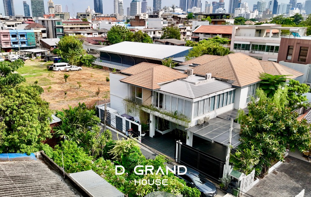 ขายบ้านสุขุมวิท อโศก ทองหล่อ : ปรับลดราคาด่วน บ้านหรูสุขุมวิท 49 เหลือเพียง 79.9 ลบ.  บ้านสวย สไตล์ English Cottage