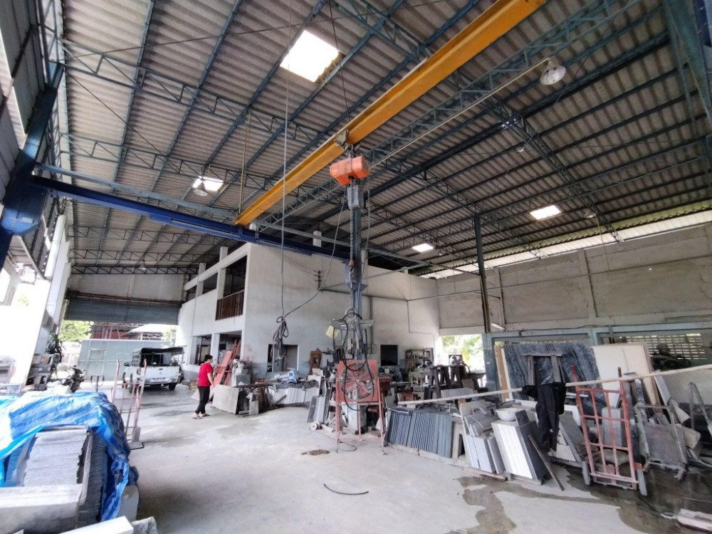For SaleWarehouseSamut Prakan,Samrong : Land for sale with buildings, warehouse, area approximately 300 square wah in Soi Thanaset 6, Theparak Road, Bang Pla Subdistrict, Bang Phli District, Samut Prakan, selling for 16 million baht.*