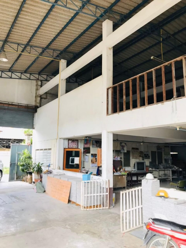 For SaleWarehouseSamut Prakan,Samrong : Land for sale with buildings, warehouse, area approximately 300 square wah in Soi Thanaset 6, Theparak Road, Bang Pla Subdistrict, Bang Phli District, Samut Prakan, selling for 16 million baht.*