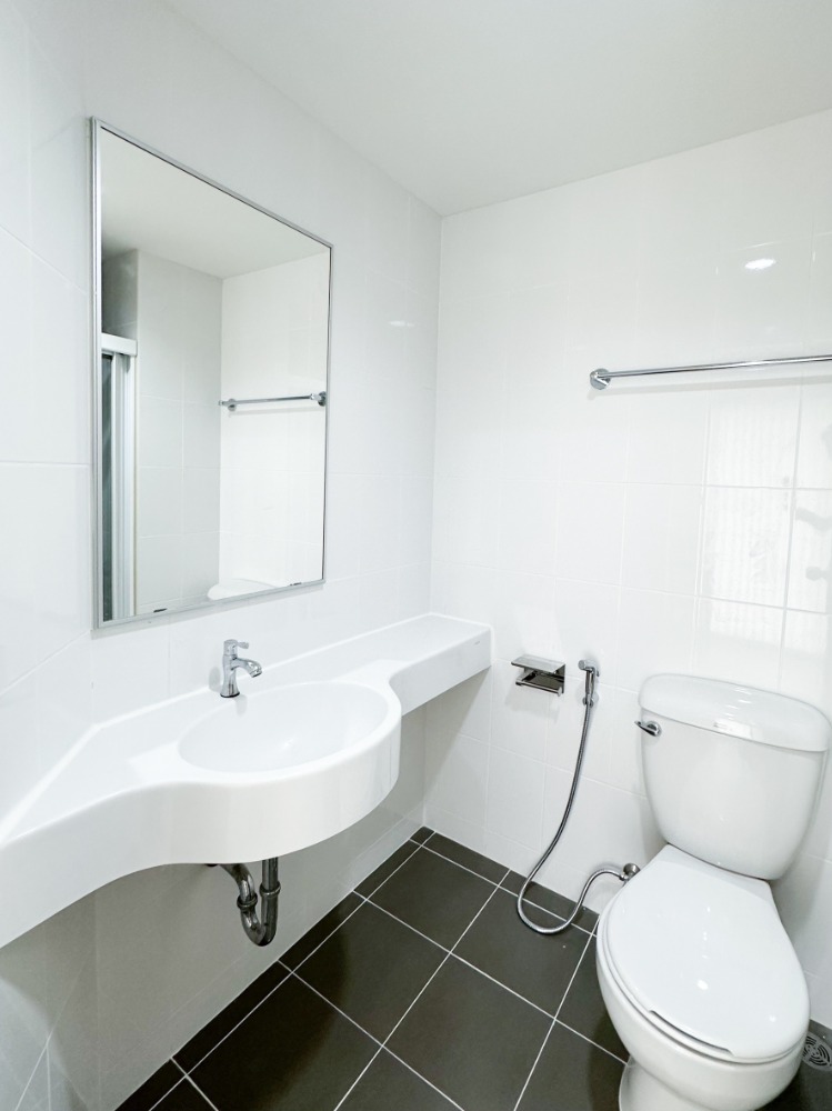 For SaleCondoKaset Nawamin,Ladplakao : Condo for sale, Lumpini Ramintra-Lat Phrao 2, beautiful room, complete with new furniture