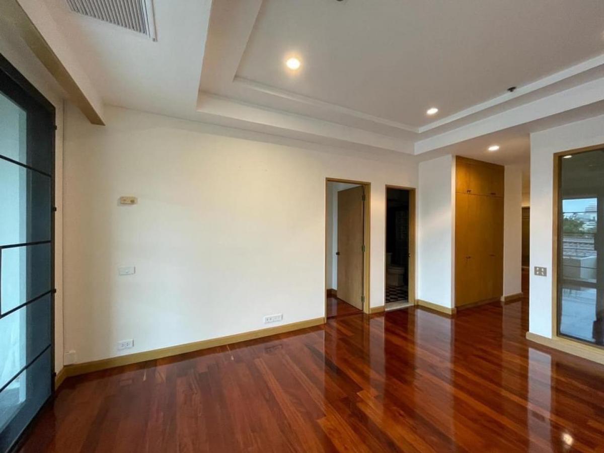 ขายคอนโดวงเวียนใหญ่ เจริญนคร : 📢👇 Grab or gone! Reasonable and worth price for living or investing at luxury condominium by the Chaopraya river , Convenient transportation and traveling as free shuttle boat service from the condo to various piers to connect to the BTS or walk from the 
