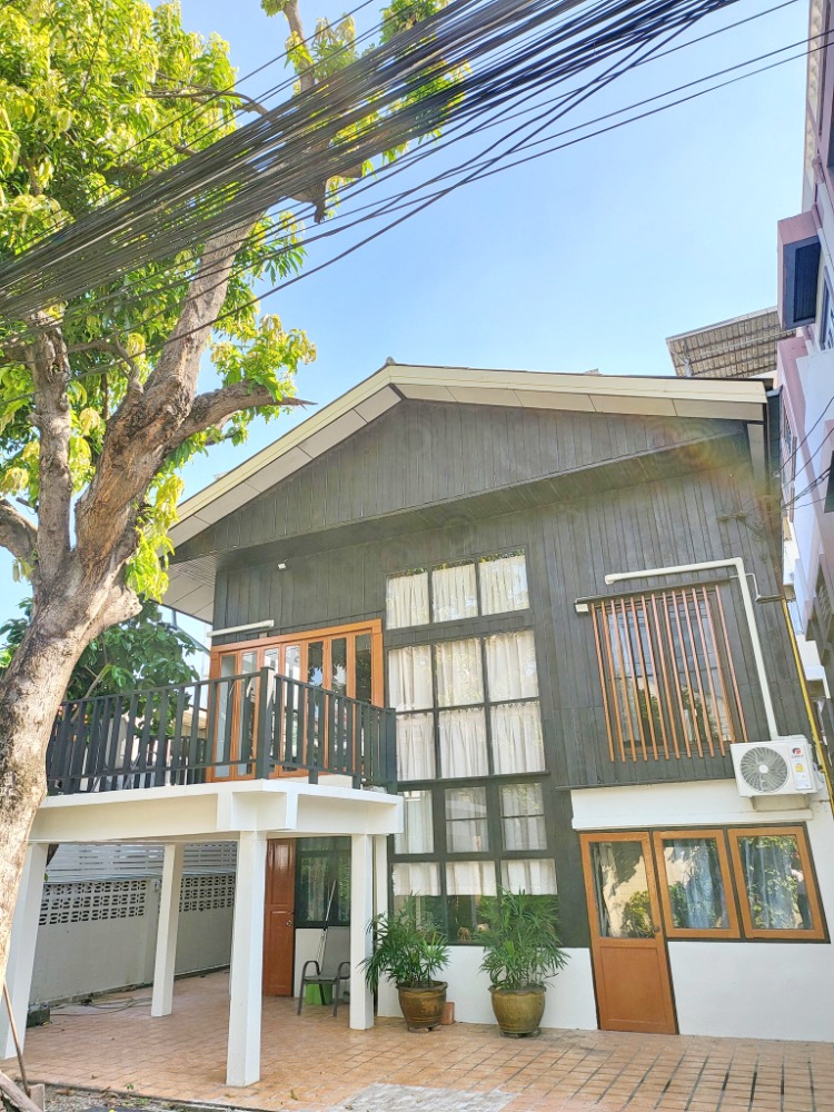 For RentHouseRatchadapisek, Huaikwang, Suttisan : HK0312😊 For RENT, 2-storey detached house for rent, 🚪3 bedrooms🚄near MRT Sutthisan🏢Huai Khwang🔔House area: 60 sq m🔔Usable area: 240 sq m💲Rent: 64,900฿📞O99-5919653,O65-9423251✅LineID:@sureresidence