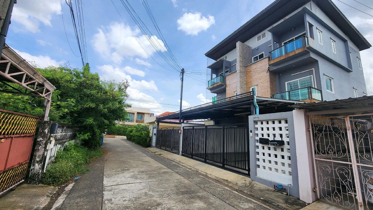 ให้เช่าทาวน์โฮมโชคชัย4 ลาดพร้าว71 : เช่า ทาวน์โฮม 3 ชั้น โชคชัย 4 ลาดพร้าว