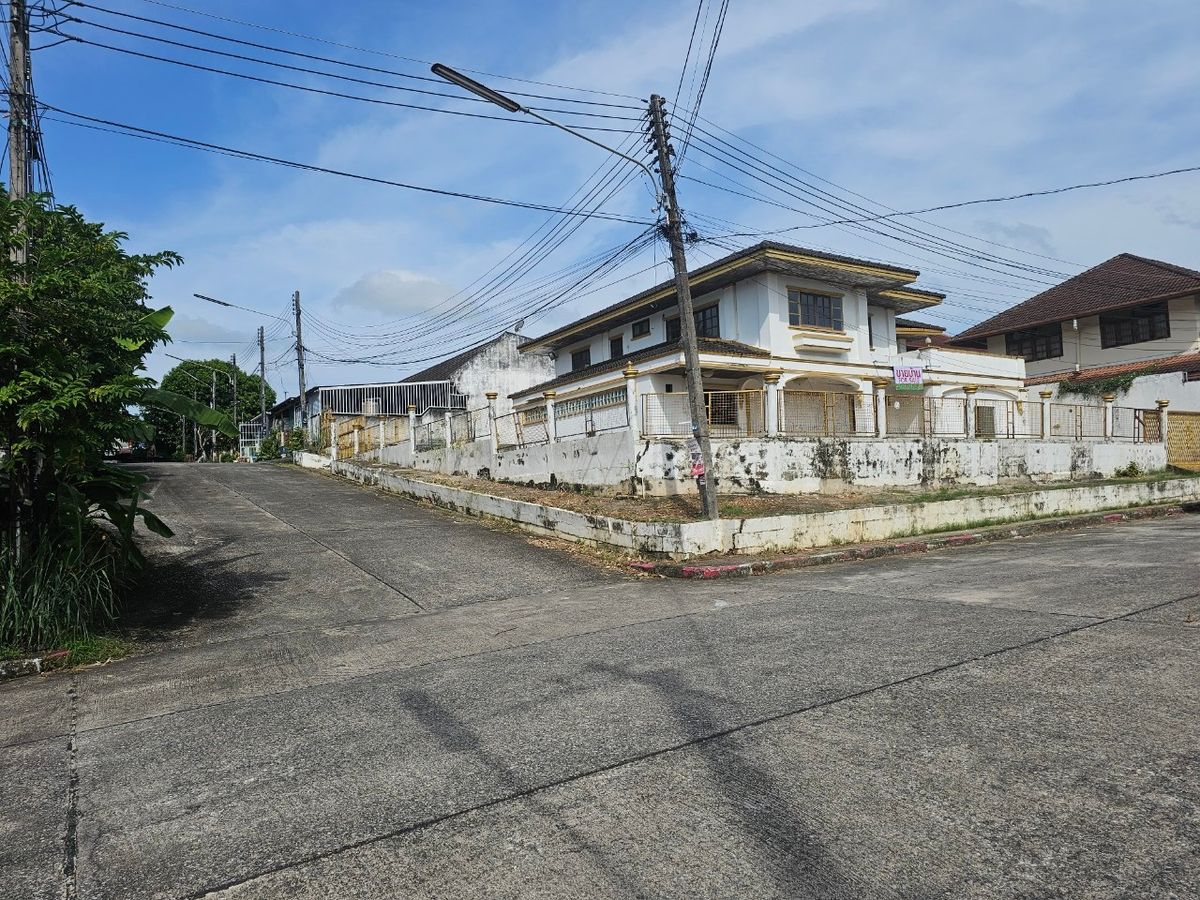 For SaleHousePhuket : 📢 Land for sale with building, area 150 sq m., corner plot, 2 sides of road #ready to transfer
