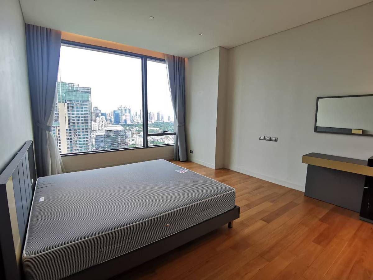 For RentCondoWitthayu, Chidlom, Langsuan, Ploenchit : • 𝐑𝐄𝐍𝐓 • 𝐒𝐢𝐧𝐝𝐡𝐨𝐫𝐧 𝐑𝐞𝐬𝐢𝐝𝐞𝐧𝐜𝐞 • 𝟐 𝐁𝐞𝐝 • 𝟏𝟐𝟎 𝐒𝐪𝐦. • 𝟏𝟒𝟎𝟎𝟎𝟎 • 𝐅𝐮𝐥𝐥𝐲-𝐅𝐮𝐫𝐧𝐢𝐬𝐡𝐞𝐝 𝐋𝐢𝐧𝐞 𝐈𝐃 : 𝐕𝐚𝐬𝐬𝐢𝐥𝐲