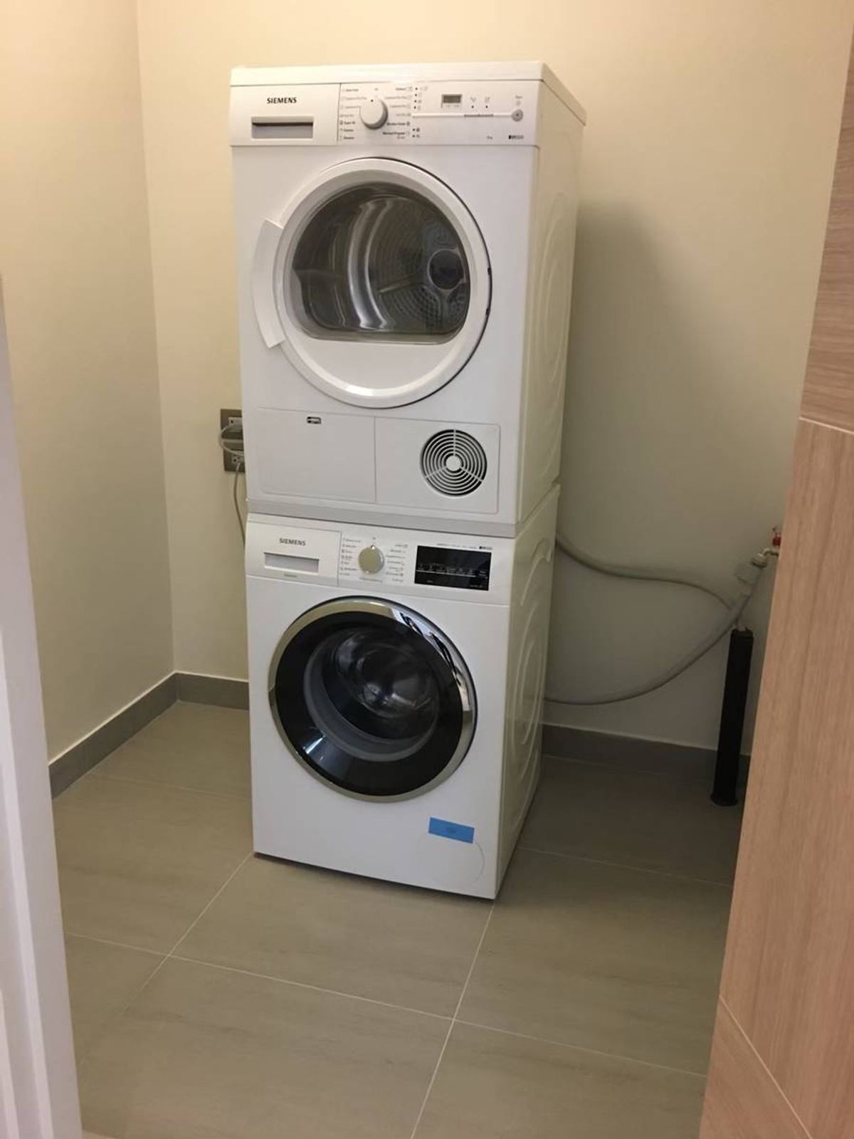 For RentCondoWitthayu, Chidlom, Langsuan, Ploenchit : • 𝐑𝐄𝐍𝐓 • 𝐒𝐢𝐧𝐝𝐡𝐨𝐫𝐧 𝐑𝐞𝐬𝐢𝐝𝐞𝐧𝐜𝐞 • 𝟐 𝐁𝐞𝐝 • 𝟏𝟐𝟎 𝐒𝐪𝐦. • 𝟏𝟒𝟎𝟎𝟎𝟎 • 𝐅𝐮𝐥𝐥𝐲-𝐅𝐮𝐫𝐧𝐢𝐬𝐡𝐞𝐝 𝐋𝐢𝐧𝐞 𝐈𝐃 : 𝐕𝐚𝐬𝐬𝐢𝐥𝐲