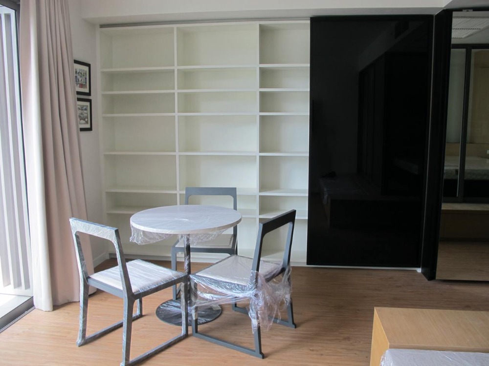 ขายคอนโดสีลม ศาลาแดง บางรัก : Siamese Surawong【𝐒𝐄𝐋𝐋】🔥การใช้ชีวิตในเมืองที่ไม่หยุดนิ่ง คอนโดที่ตอบสนองทุกไลฟ์สไตล์ พร้อมเข้าอยู่🔥 ติดต่อไลน์ไอดี: @hacondo