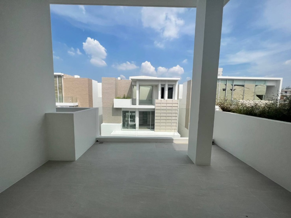 ให้เช่าบ้านพระราม 9 เพชรบุรีตัดใหม่ RCA : Noble Terra Rama 9 for rent