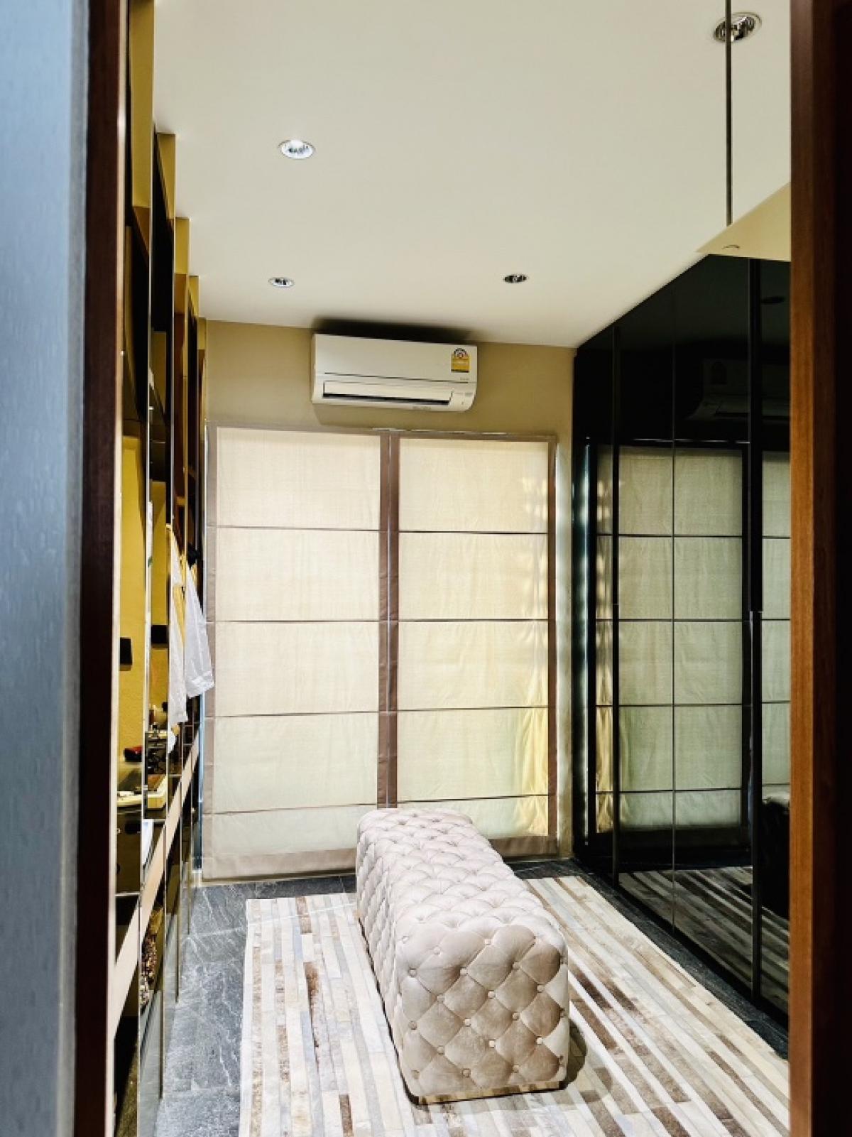 ขายทาวน์โฮมเกษตร นวมินทร์ ลาดปลาเค้า : 📢👇 ทาวน์เฮ้าส์ที่ The Landmark เอกมัย-รามอินทรา, 3 ชั้น หน้าบ้านทิศเหนือ ตกแต่งหรู ด้วยวัสดุ เฟอร์นิเจอร์  เครื่องครัว และเครื่องใช้ไฟฟ้าชั้นนำ เดินทางสะดวกได้หลายเส้นทาง ใกล้จุดขึ้นลงทางด่วนเอกมัย-รามอินทรา ใกล้เซ็นทรัลอีสต์วิลล์