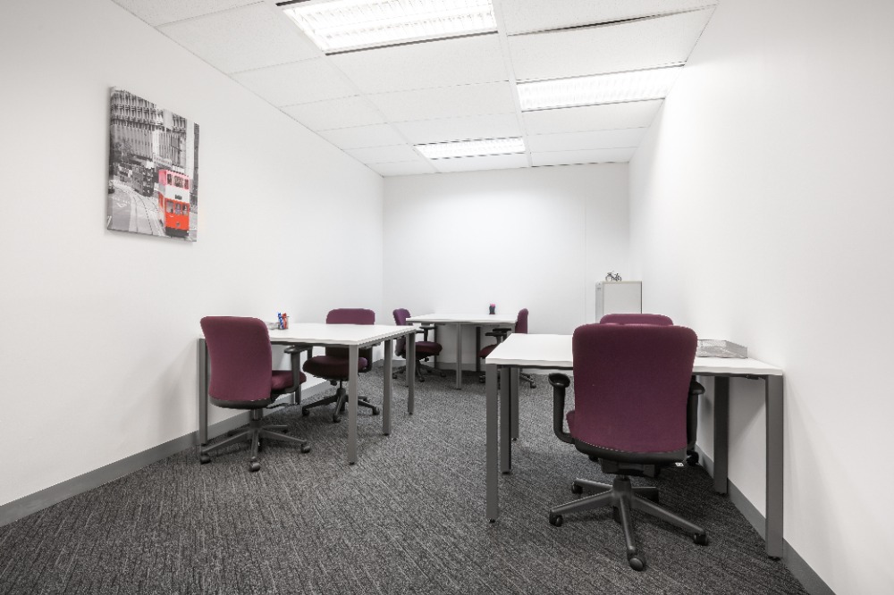 ให้เช่าสำนักงานสยาม จุฬา สามย่าน : Private office space for 5 persons in Regus CRC Tower - All Seasons Place