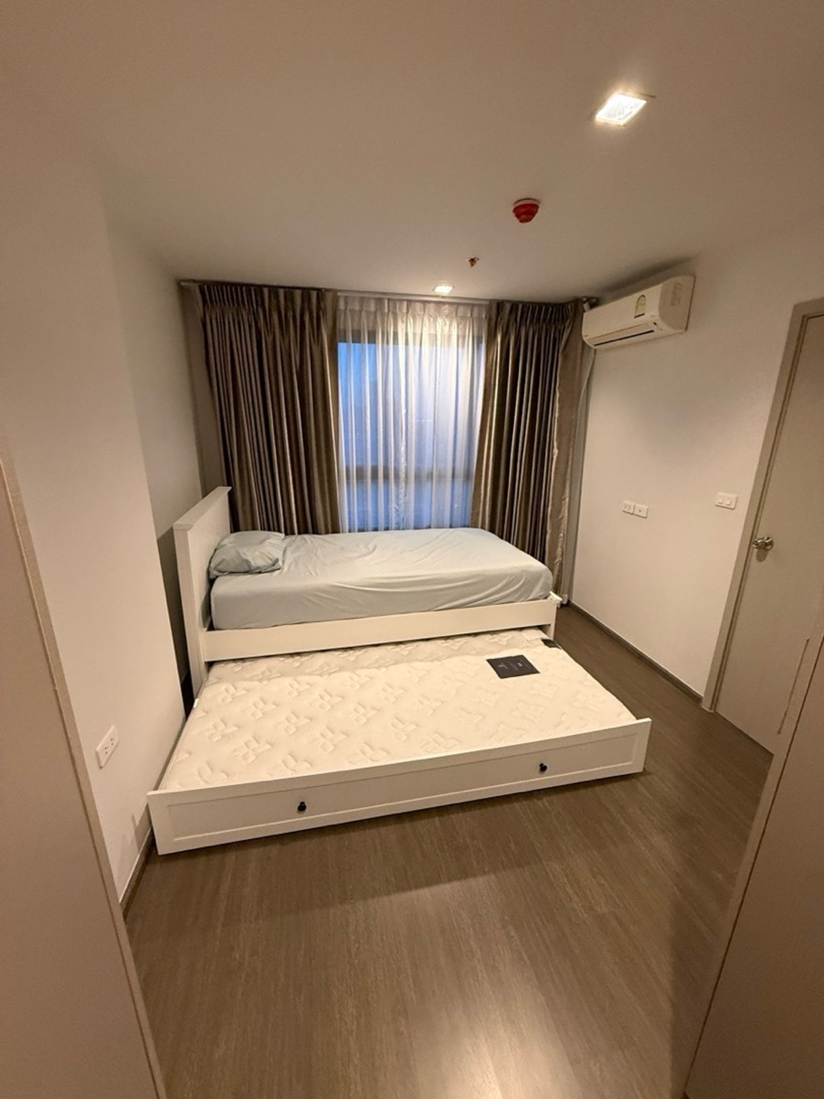 For RentCondoOnnut, Udomsuk : For rent, new room, Ideo S93, beautiful room, very wide balcony, same floor as swimming pool, 30 meters, BTS Bang Chak