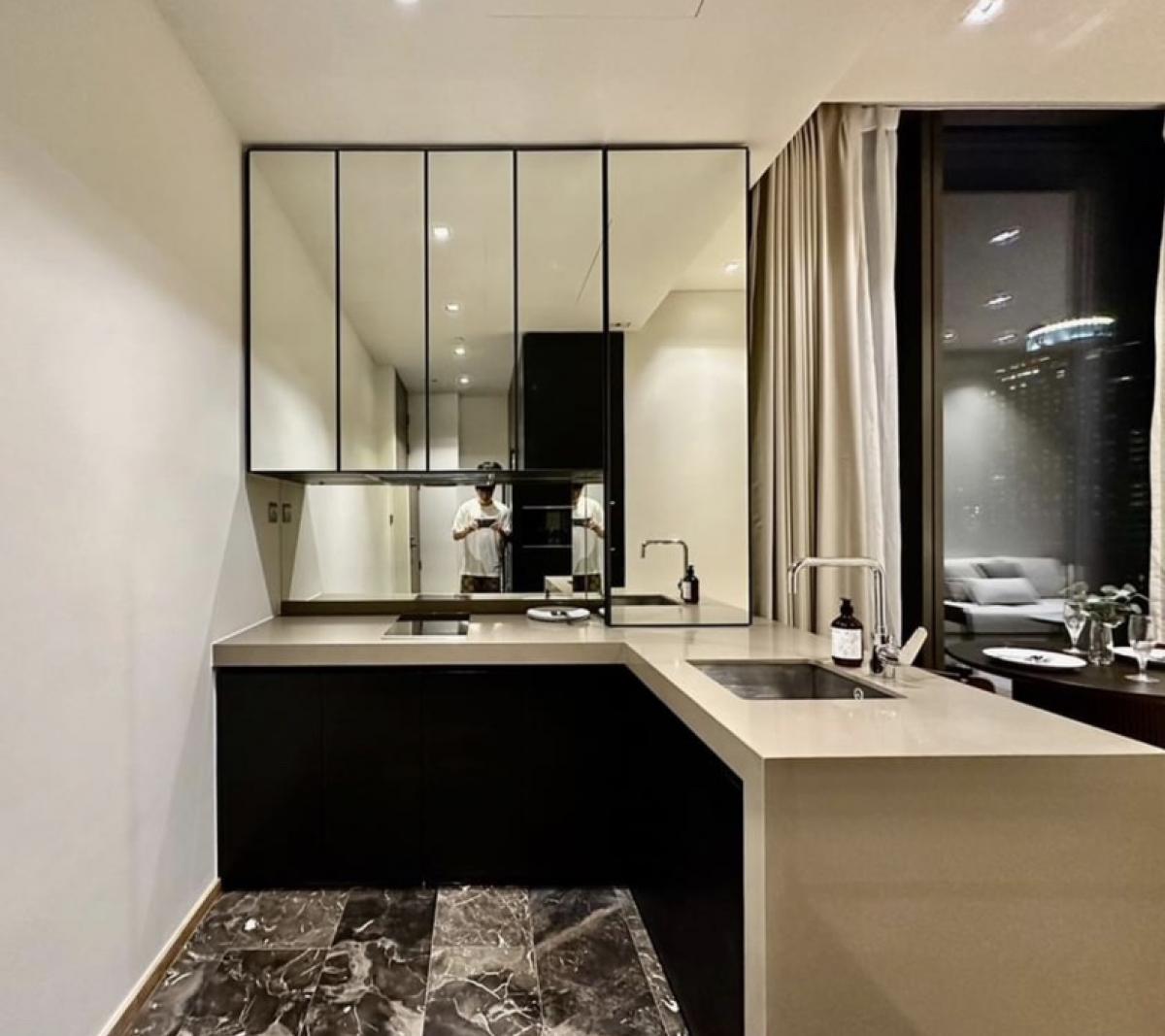For SaleCondoWitthayu, Chidlom, Langsuan, Ploenchit : Condo for sale 28 Chidlom size 47 Sq.m 1 bed 1 bath only 14.99 MB| Rent 50,000 contact 086-795-9997 (Jimmy)