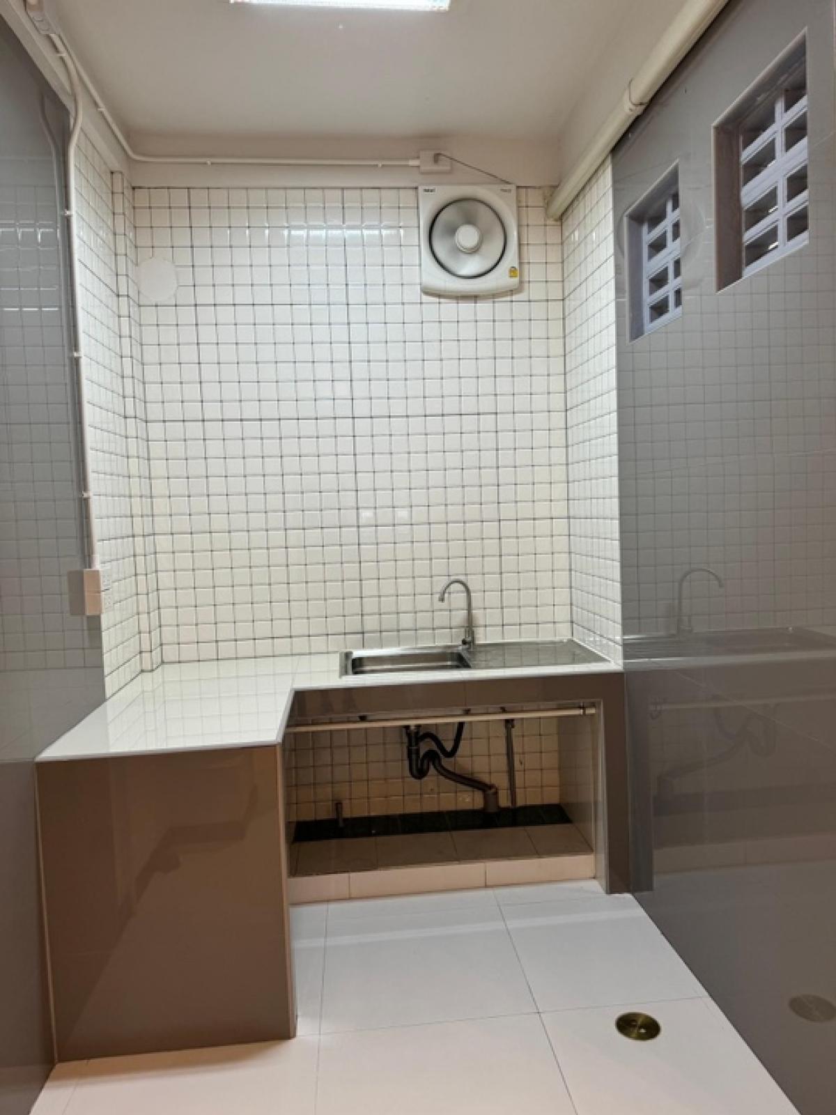 ขายทาวน์โฮมสุขุมวิท อโศก ทองหล่อ : 📢👇ขายทาวน์เฮ้าส์ ใจกลางเมือง พึ่งรีโนเวทใหม่ เดินระบบไฟใหม่ แอร์ใหม่ 4 ตัว ทาสีใหม่ทั้งหลัง ราคาเหมาะสมทั้งเพื่ออยู่อาศัย หรือ ลงทุน การคมนาคม เดินทางสะดวกหลายเส้นทาง และ ใกล้ BTS และ MRT