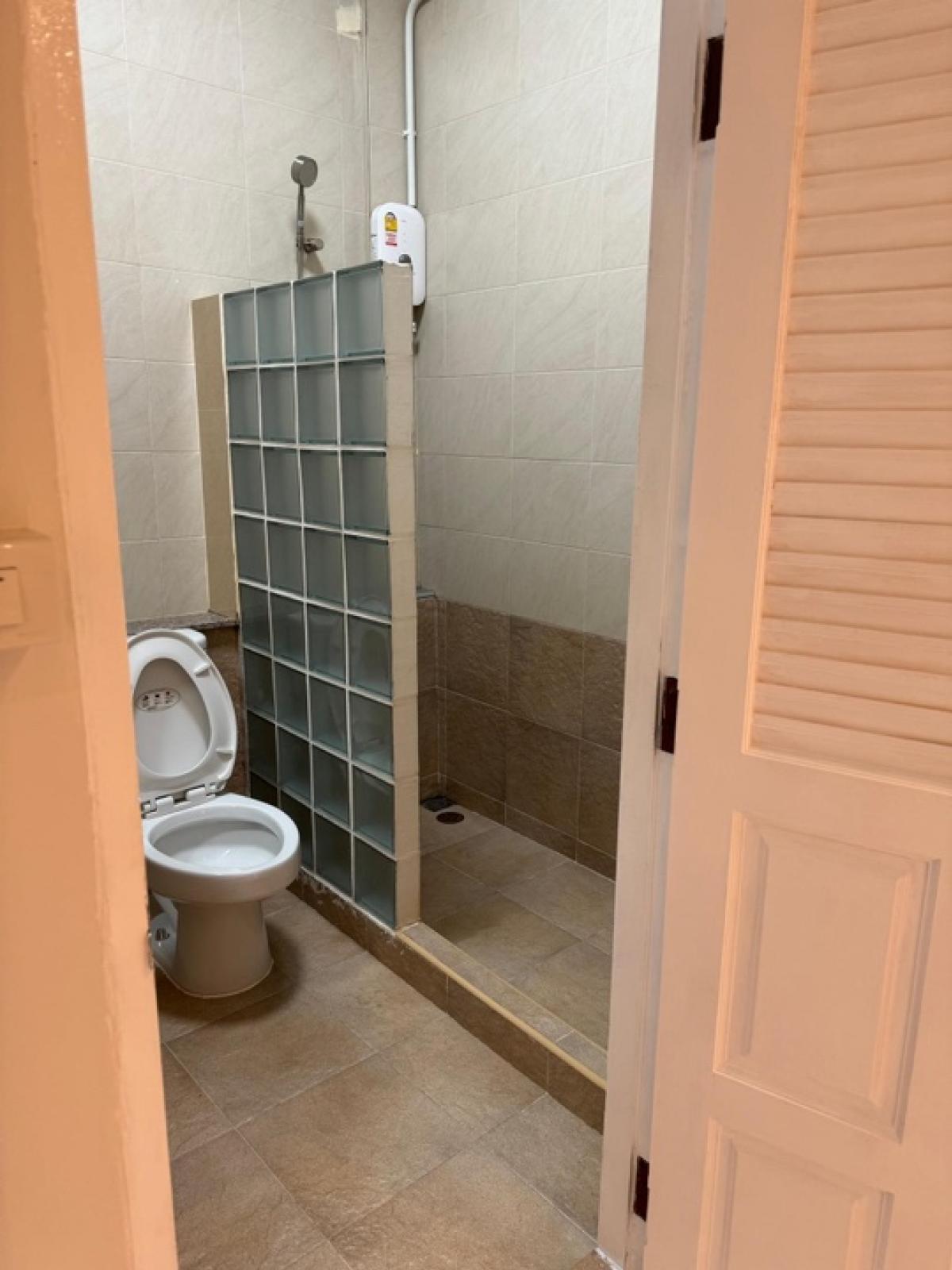 ขายทาวน์โฮมสุขุมวิท อโศก ทองหล่อ : 📢👇ขายทาวน์เฮ้าส์ ใจกลางเมือง พึ่งรีโนเวทใหม่ เดินระบบไฟใหม่ แอร์ใหม่ 4 ตัว ทาสีใหม่ทั้งหลัง ราคาเหมาะสมทั้งเพื่ออยู่อาศัย หรือ ลงทุน การคมนาคม เดินทางสะดวกหลายเส้นทาง และ ใกล้ BTS และ MRT