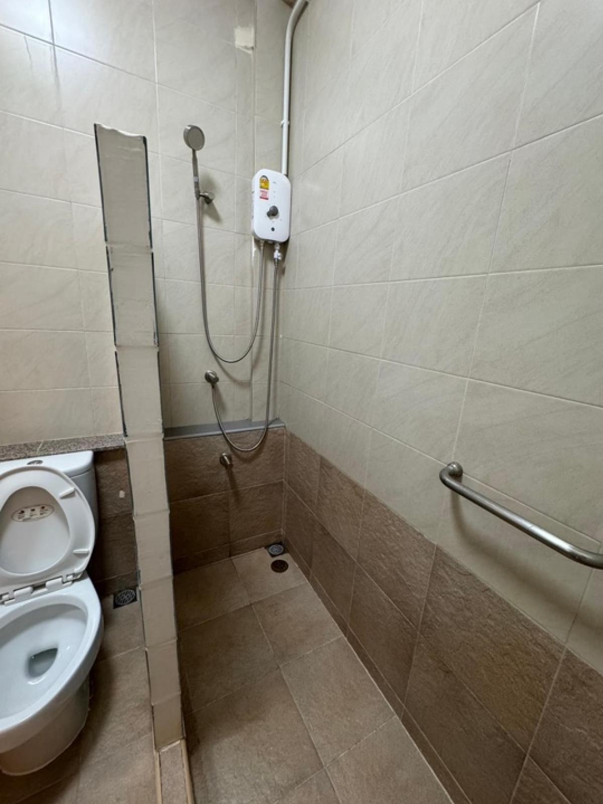 ขายทาวน์โฮมสุขุมวิท อโศก ทองหล่อ : 📢👇ขายทาวน์เฮ้าส์ ใจกลางเมือง พึ่งรีโนเวทใหม่ เดินระบบไฟใหม่ แอร์ใหม่ 4 ตัว ทาสีใหม่ทั้งหลัง ราคาเหมาะสมทั้งเพื่ออยู่อาศัย หรือ ลงทุน การคมนาคม เดินทางสะดวกหลายเส้นทาง และ ใกล้ BTS และ MRT