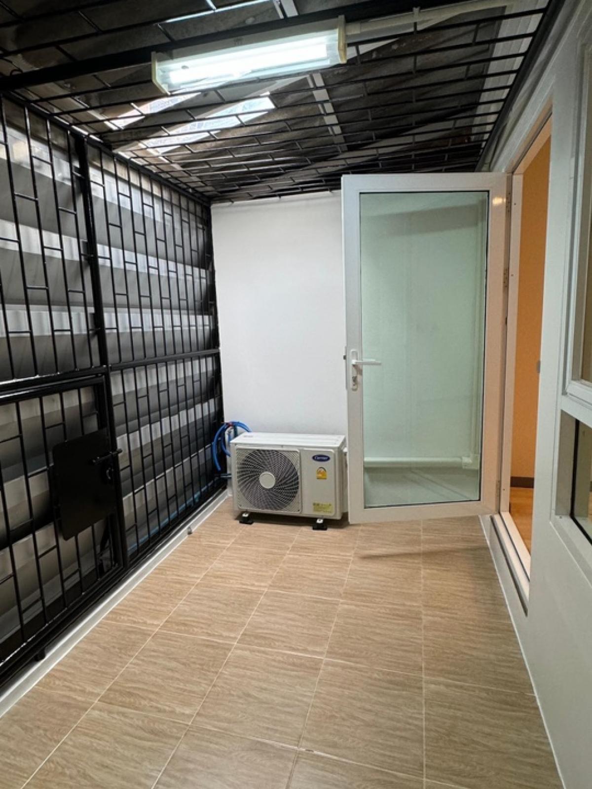 ขายทาวน์โฮมสุขุมวิท อโศก ทองหล่อ : 📢👇ขายทาวน์เฮ้าส์ ใจกลางเมือง พึ่งรีโนเวทใหม่ เดินระบบไฟใหม่ แอร์ใหม่ 4 ตัว ทาสีใหม่ทั้งหลัง ราคาเหมาะสมทั้งเพื่ออยู่อาศัย หรือ ลงทุน การคมนาคม เดินทางสะดวกหลายเส้นทาง และ ใกล้ BTS และ MRT