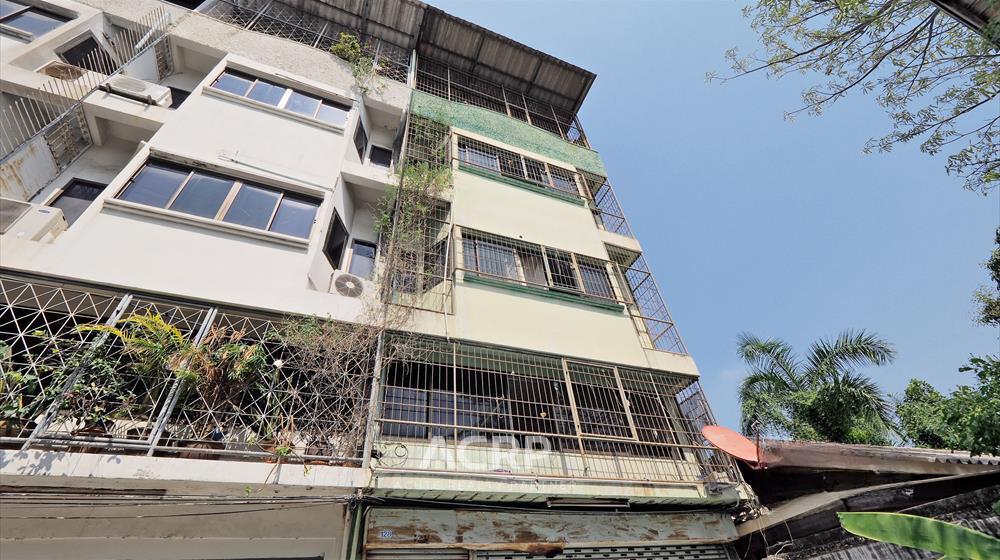 For SaleShop HouseRama3 (Riverside),Satupadit : Corner commercial building for sale on Chan 27.