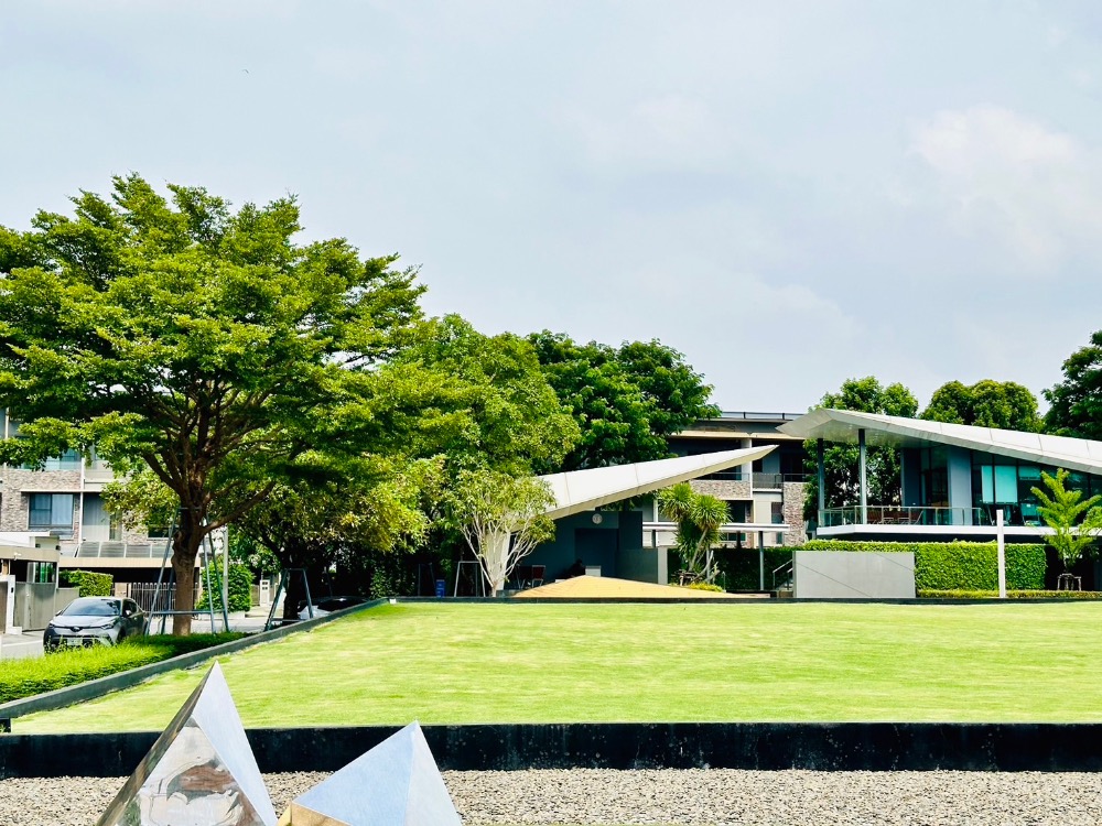 For RentTownhomeKaset Nawamin,Ladplakao : Ready to move in house, good location, connecting between Ekkamai Road and Ram Intra Road, The Landmark
